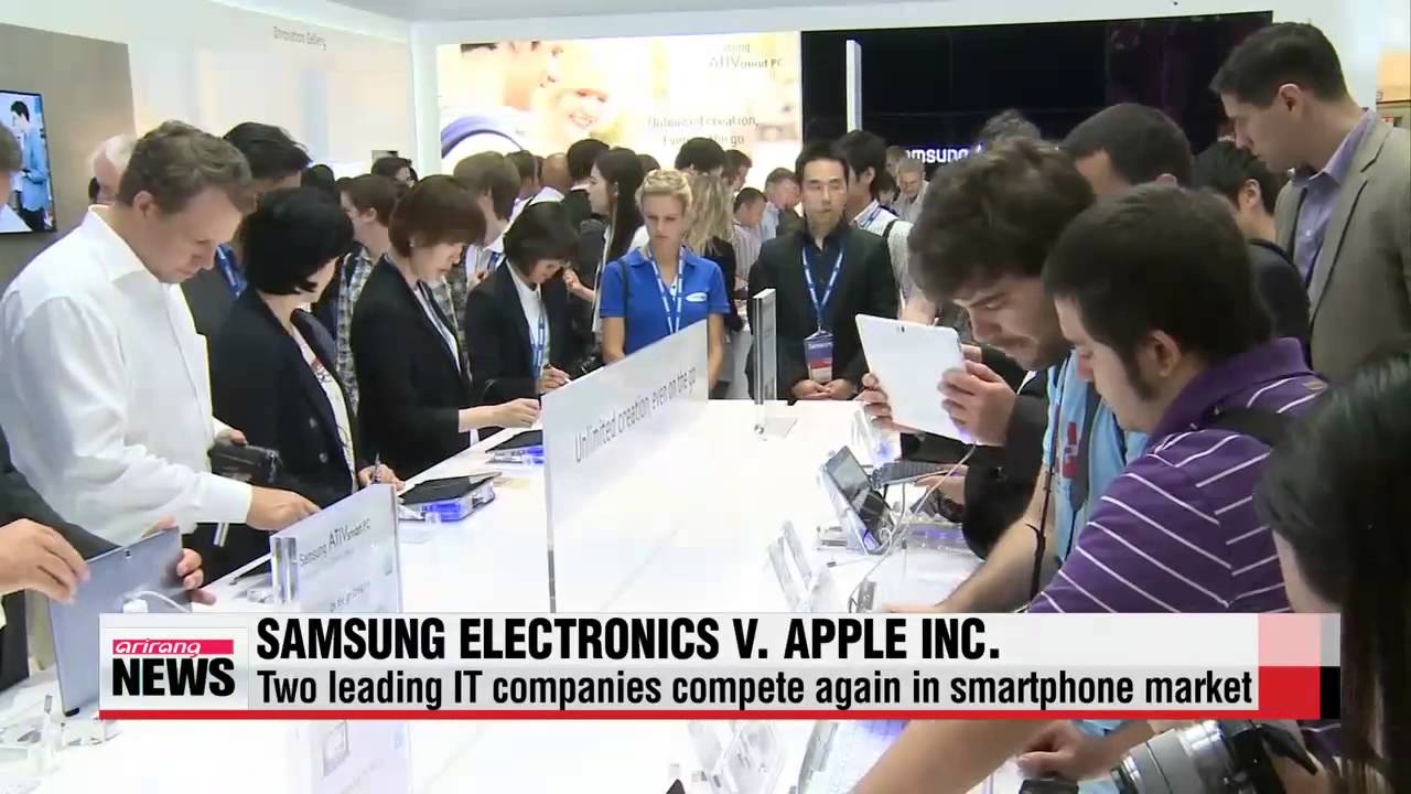 Samsung Electronics and Apple′s smartphone battle to begin in Sept. 

스마트폰 가을대전